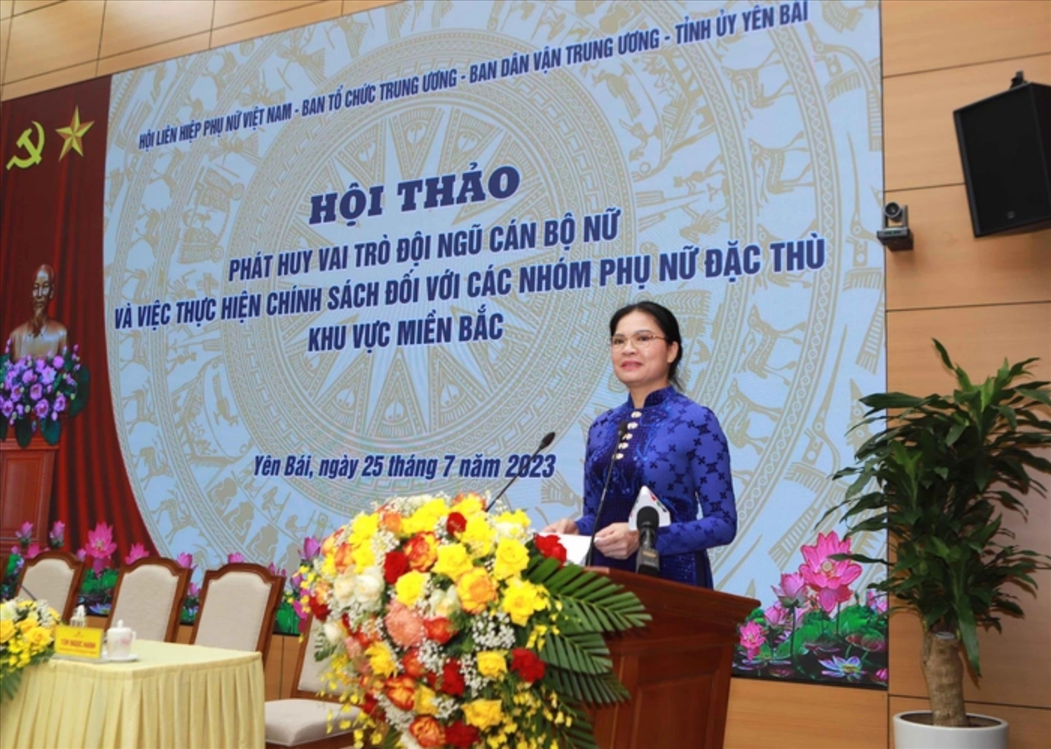 Ủy viên Trung ương Đảng, Chủ tịch Hội LHPN Việt Nam Hà Thị Nga phát biểu tại Hội thảo