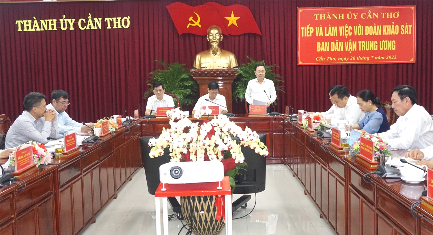 Ông Nguyễn Văn Hiếu, Bí thư Thành uỷ TP. Cần Thơ phát biểu tại buổi làm việc 