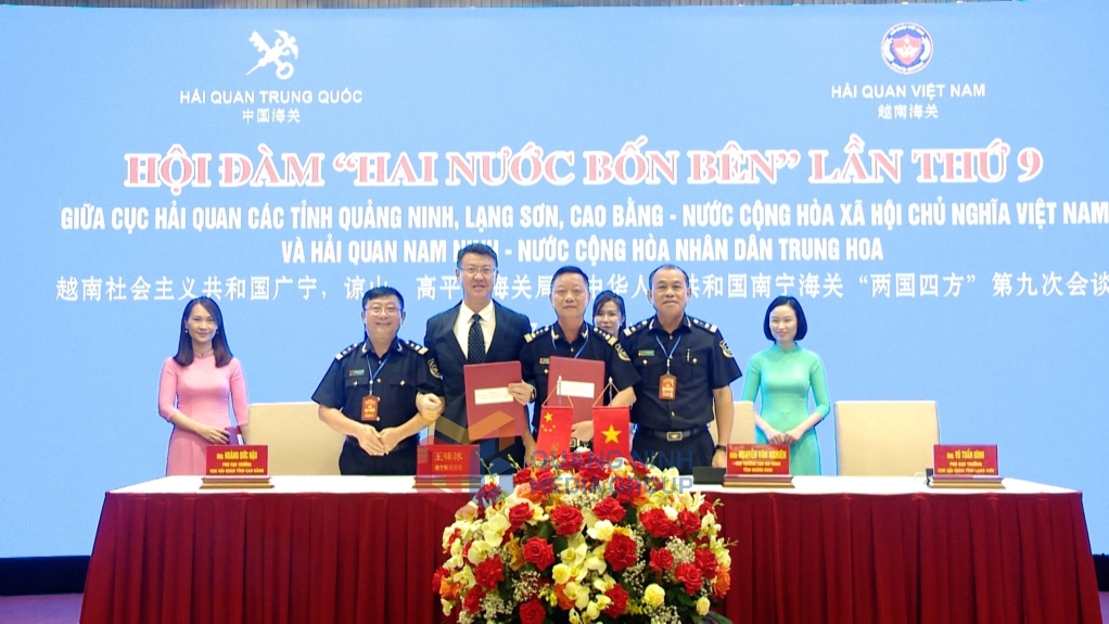Lãnh đạo Cục Hải quan 3 tỉnh Quảng Ninh, Cao Bằng, Lạng Sơn (Việt Nam) ký và trao đổi biên bản thỏa thuận hợp tác với lãnh đạo Hải quan Nam Ninh (Trung Quốc)