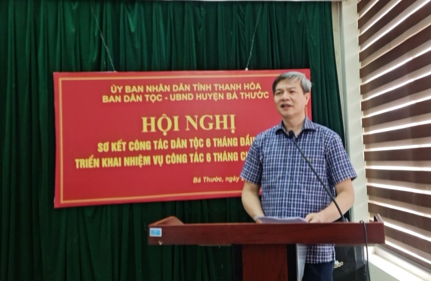 Ông Mai Xuân Bình, Trưởng Ban Dân tộc Thanh Hóa, phát biểu tại hội nghị
