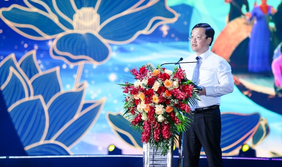 Chủ tịch UBND tỉnh Nghệ An Nguyễn Đức Trung phát biểu khai mạc Festival Dân ca ví, giặm Nghệ An năm 2023