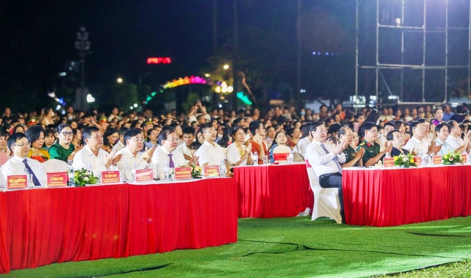 Các đại biểu dự khai mạc Festival Dân ca ví, giặm Nghệ Tĩnh năm 2023