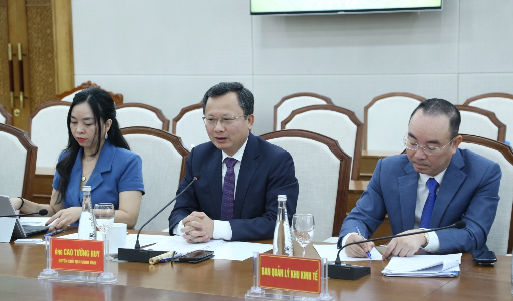 Quyền Chủ tịch UBND tỉnh Quảng Ninh Cao Tường Huy phát biểu tại buổi làm việc