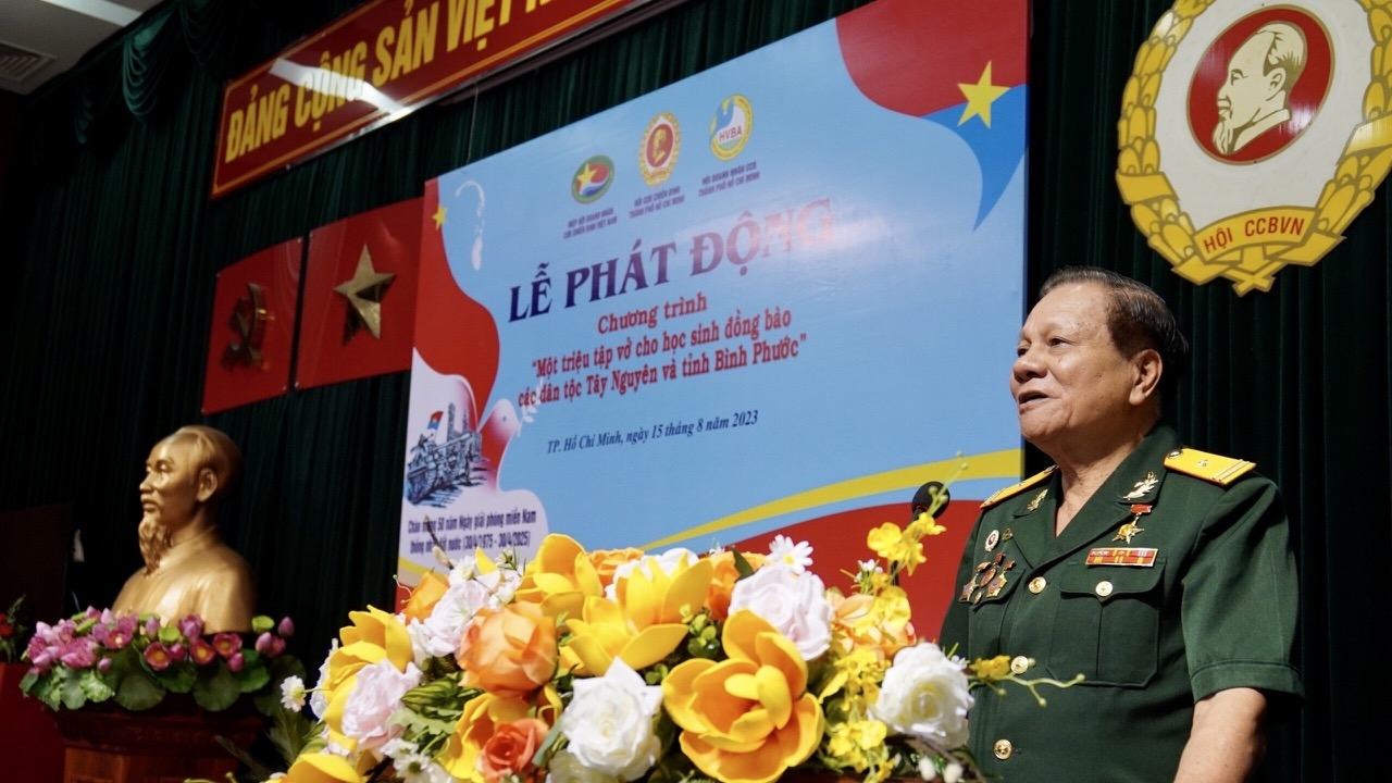 AHLĐ Nguyễn Đình Trường, Phó Chủ tịch Hiệp hội Doanh nhân CCB Việt Nam phát biểu tại Lễ phát động