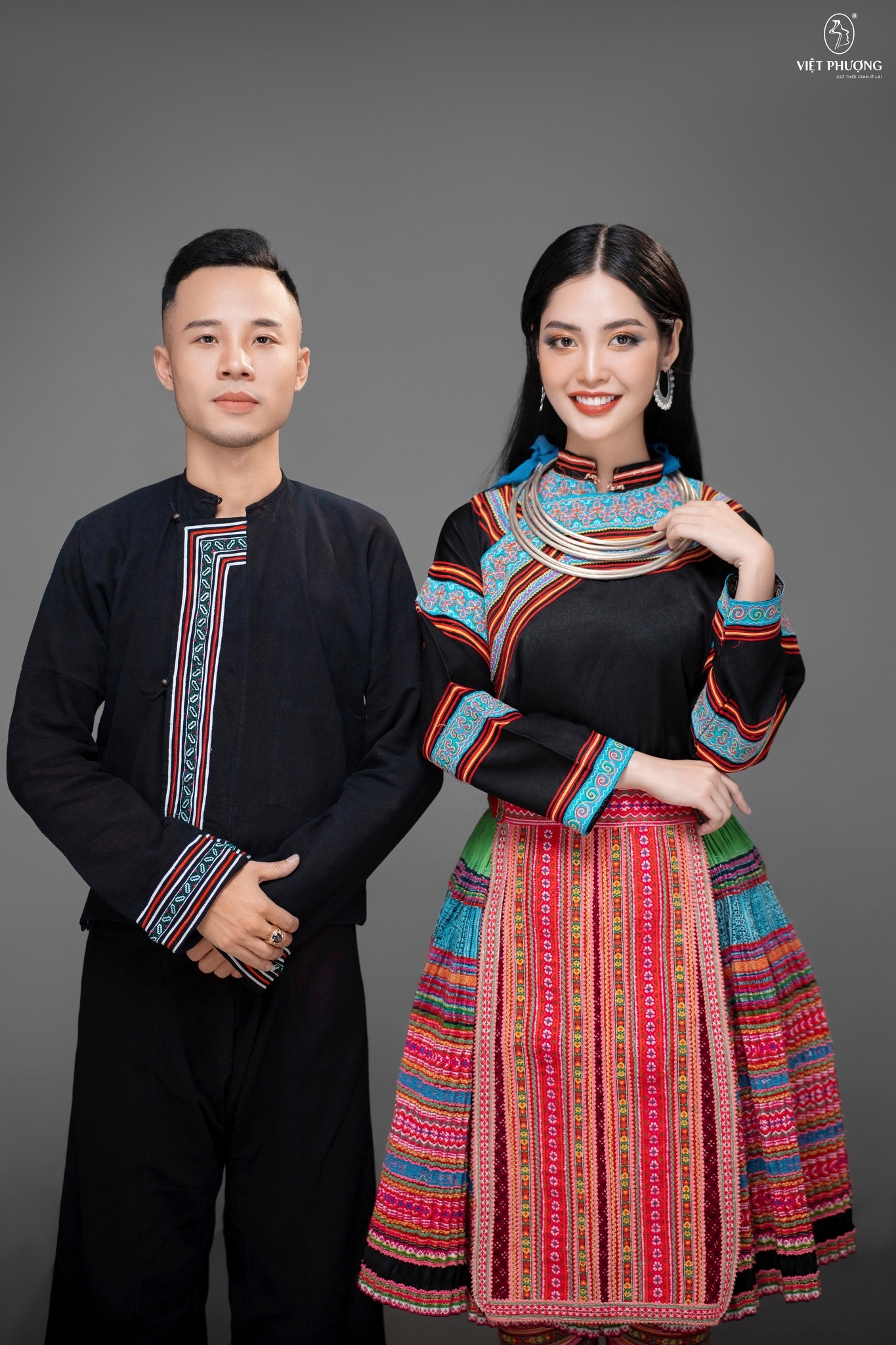 Hoa hậu Nông Thúy hằng trong trang phục truyền thống của dân tộc Mông