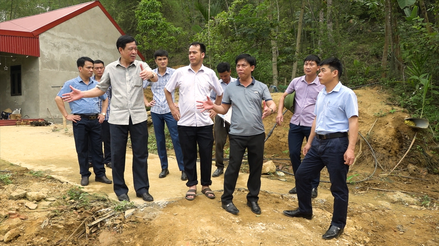 Lãnh đạo huyện Quan Sơn kiểm tra tiến độ các công trình, dự án trên địa bàn huyện