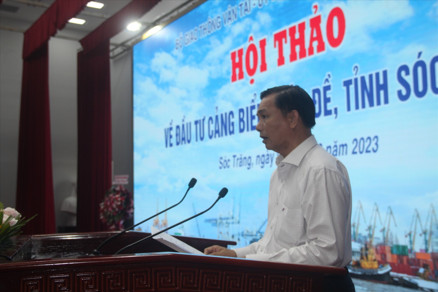 Ông Trần Văn Lâu - Phó Bí thư Tỉnh ủy, Chủ tịch UBND tỉnh Sóc Trăng phát biểu tại Hội thảo