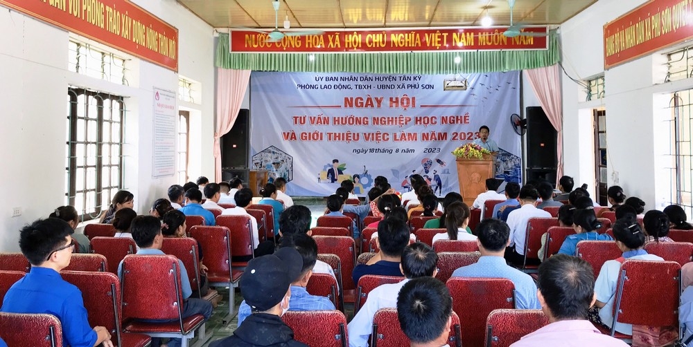 Tư vấn hướng nghiệp học nghề và giới thiệu việc làm ở xã Phú Sơn, huyện Tân Kỳ