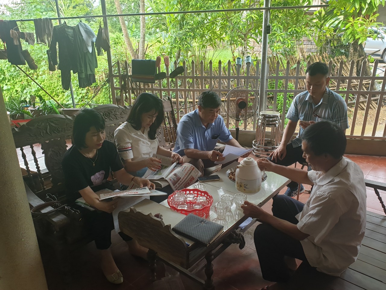 Báo Dân tộc và Phát triển kiểm tra cấp phát báo chí cho người có uy tín tỉnh Cao Bằng và Bắc Kạn 1