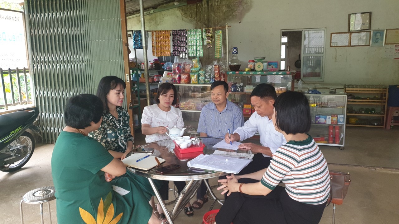 Đoàn công tác Báo Dân tộc và Phát triển trò chuyện với Người có uy tín tỉnh Cao Bằng