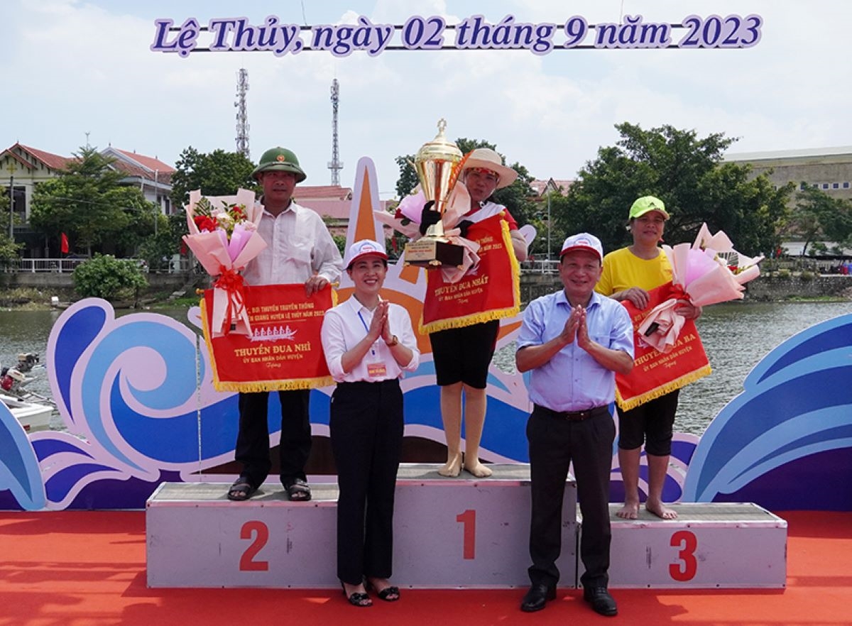 Quảng Bình: Gần 1.300 vận động viên tranh tài trong ngày hội đua thuyền mừng Tết Độc lập 2