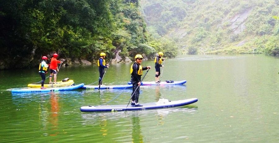 Chèo thuyền trên sông Giăng, khám phá đại ngàn Pù Mát huyện Con Cuông