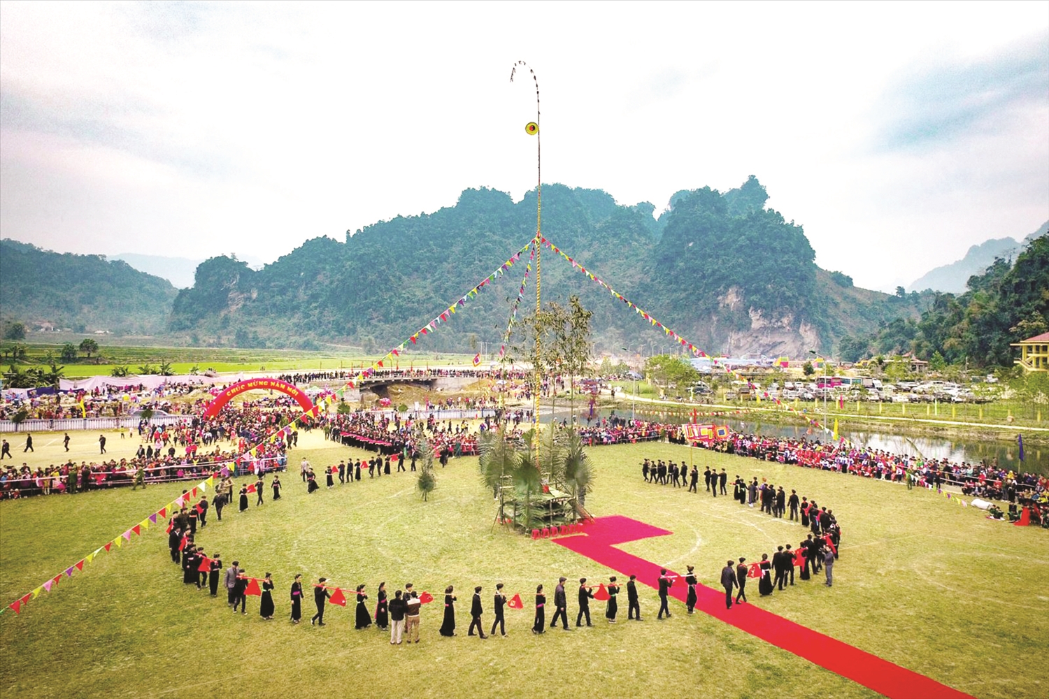 Lễ hội Lồng Tồng của dân tộc Tày huyện Lâm Bình (Tuyên Quang). Ảnh: Vũ Kiên