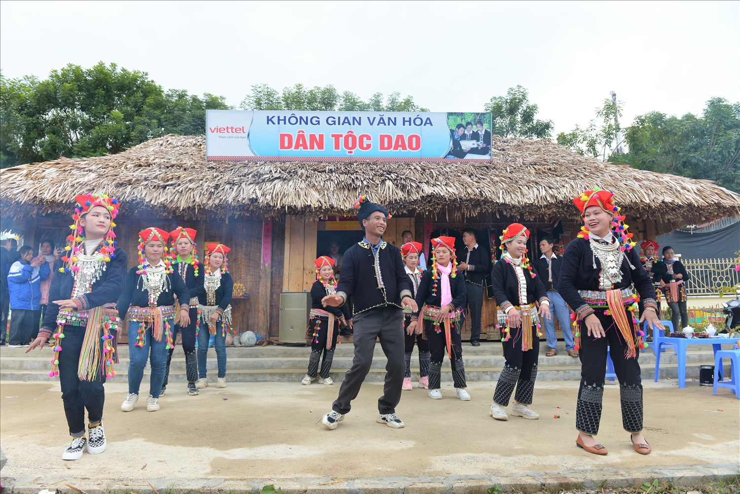 Không gian văn hóa dân tộc Dao thu hút đông đảo du khách đến tham quan
