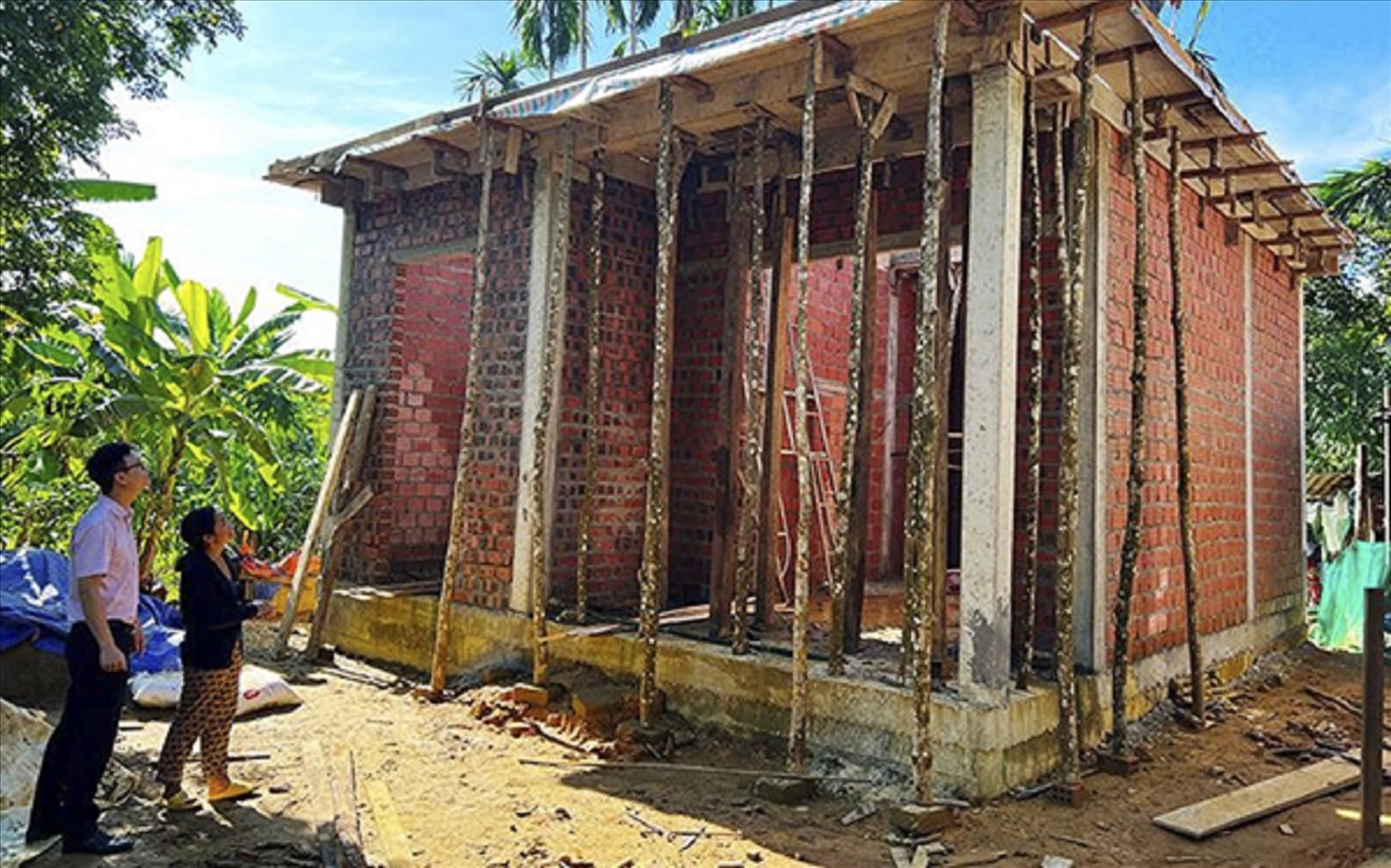 Những căn nhà đầu tiên tại huyện Nam Đông được hỗ trợ vay vốn ưu đãi đã được khởi công xây dựng.