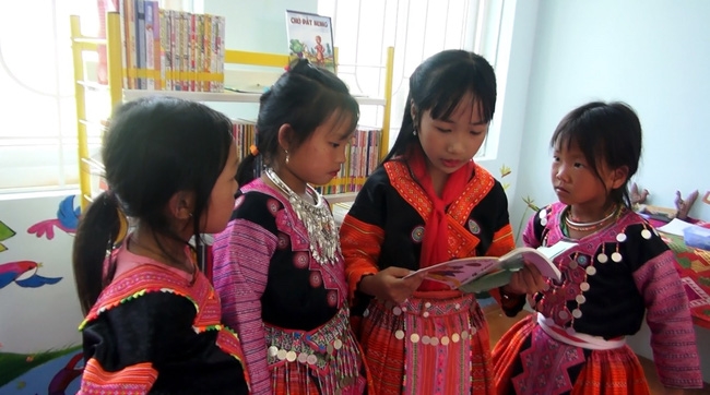 Hòa Bình nâng cao văn hóa đọc cho học sinh dân tộc Mông