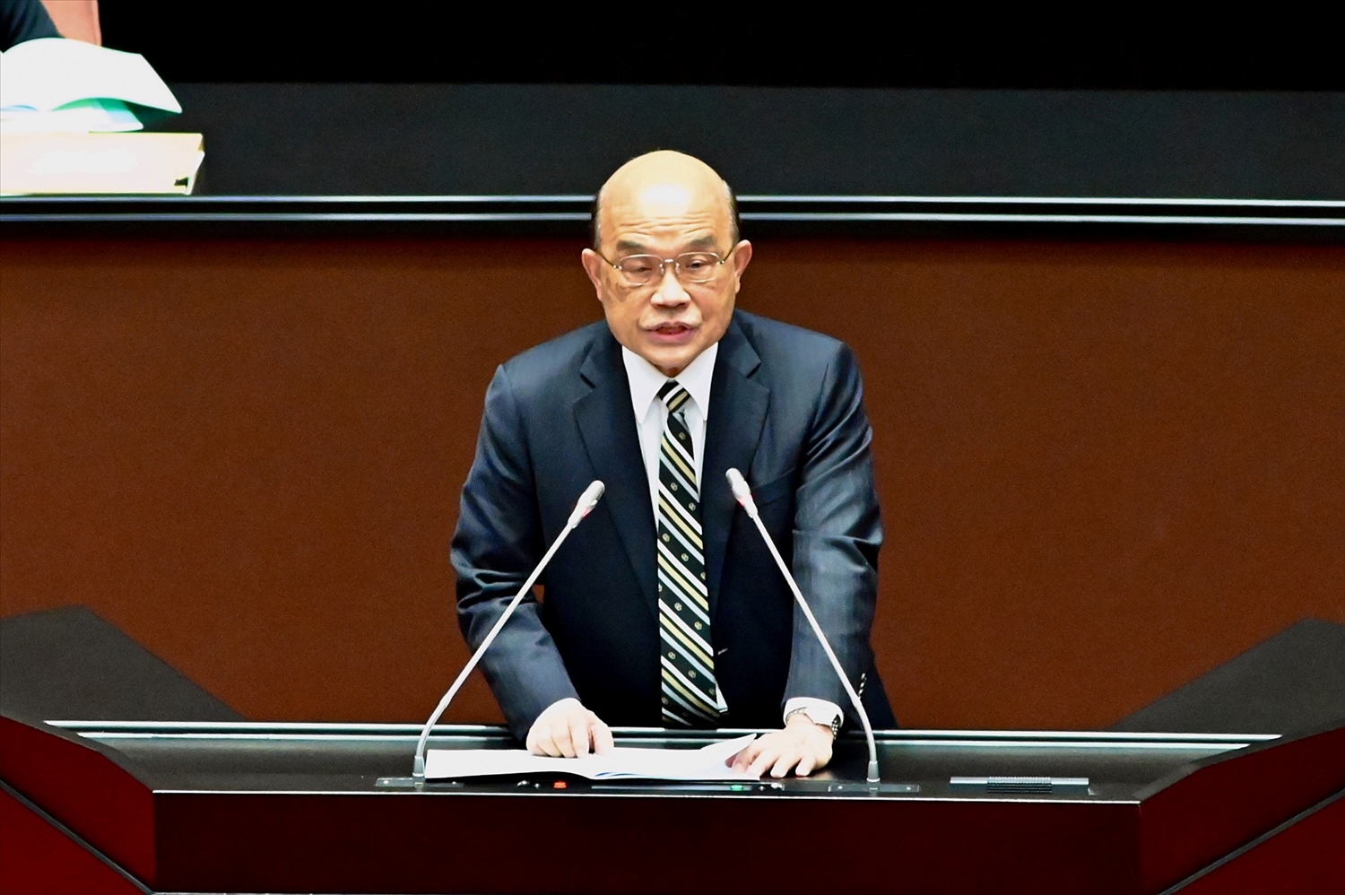 Người đứng đầu cơ quan hành pháp Đài Loan Tô Trinh Xương trong một phiên họp ở thủ phủ Đài Bắc, ngày 1/3/2022. Ảnh: AFP.