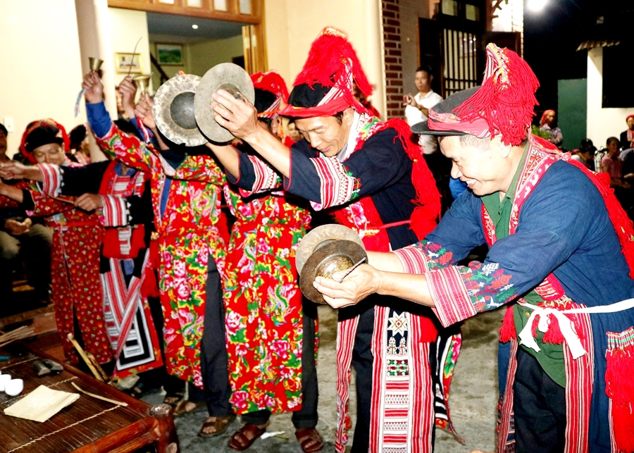 Trình diễn Lễ hội Bàn Vương của dân tộc Dao đỏ, xã Hồ Thầu (Hoàng Su Phì)