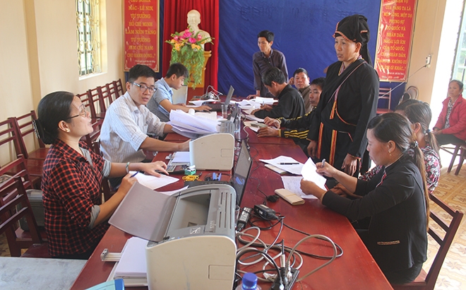 Đồng bào vùng DTTS huyện Văn Yên vay vốn ngân hàng để phát triển kinh tế