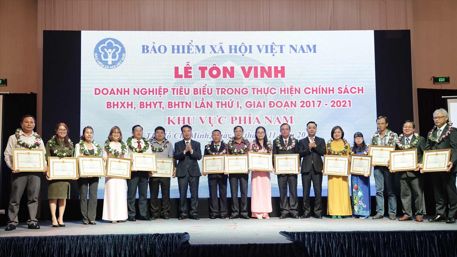 BHXH Việt Nam được tôn vinh doanh nghiệp tiêu biểu.