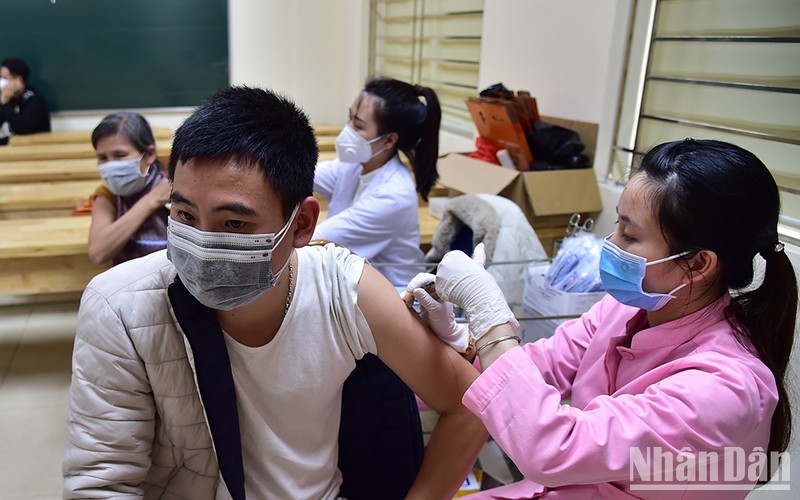 Bộ Y tế đề nghị các địa phương tăng cường triển khai tiêm vaccine mũi nhắc lại. (Ảnh: THÀNH ĐẠT)