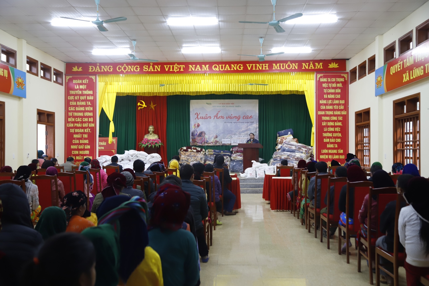 Chương trình được tổ chức tại Hội trường xã Lũng Thầu, huyện Đồng Văn, Hà Giang