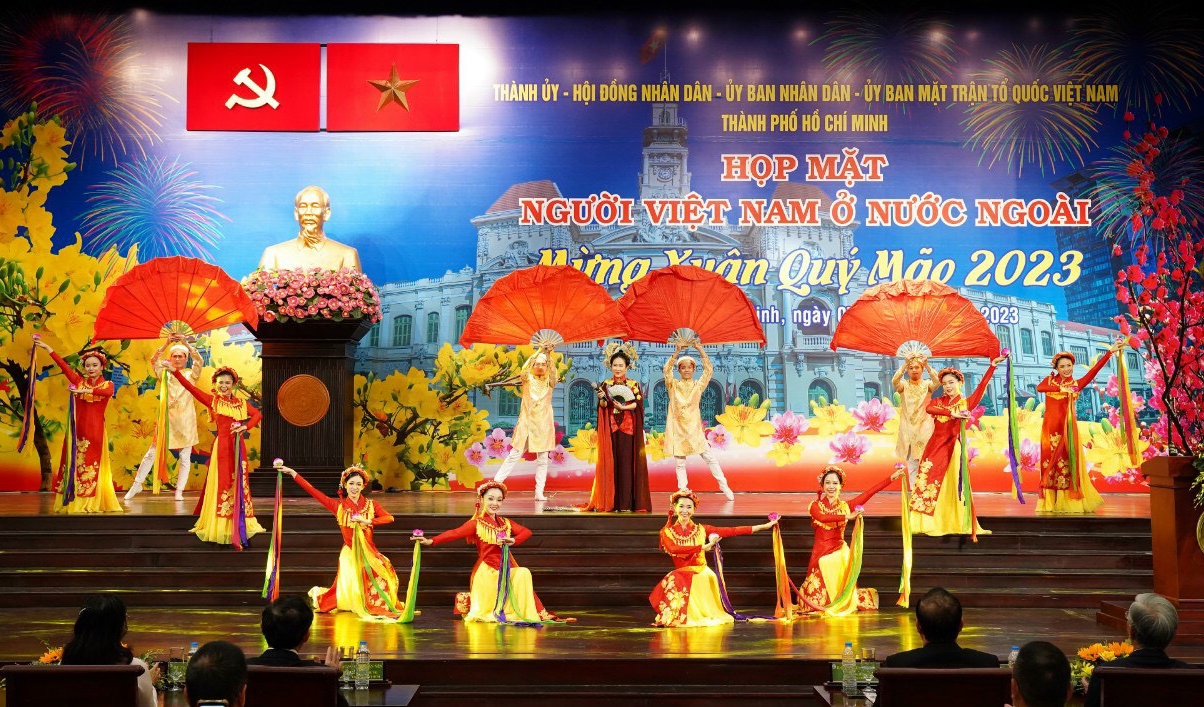 Chương trình Họp mặt người Việt Nam ở nước ngoài mừng Xuân Quý Mão năm 2023 tại TP. Hồ Chí Minh diễn ra trong không khí ấm áp đầu Xuân