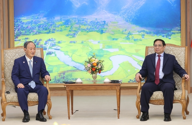 Thủ tướng đề nghị nguyên Thủ tướng Suga Yoshihide ủng hộ triển khai những thỏa thuận giữa Thủ tướng hai nước như cung cấp ODA thế hệ mới cho Việt Nam; phát triển cơ sở hạ tầng chiến lược, trong đó có các tuyến đường bộ cao tốc, đường sắt tốc độ cao - Ảnh: VGP/Nhật Bắc