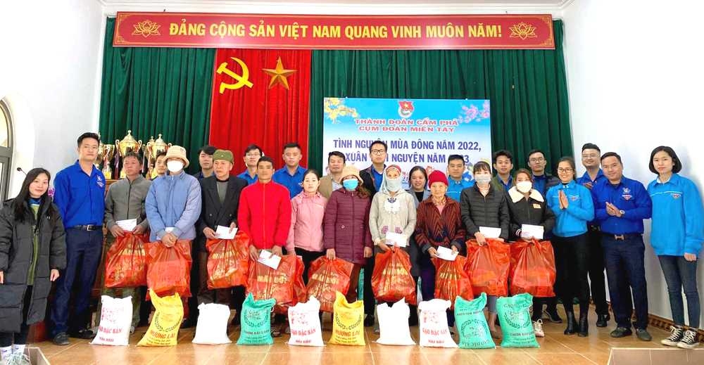Thành Đoàn Cẩm Phả tổ chức chương trình "Tình nguyện mùa đông 2022, Xuân tình nguyện 2023" tại xã Thanh Lâm (huyện Ba Chẽ)