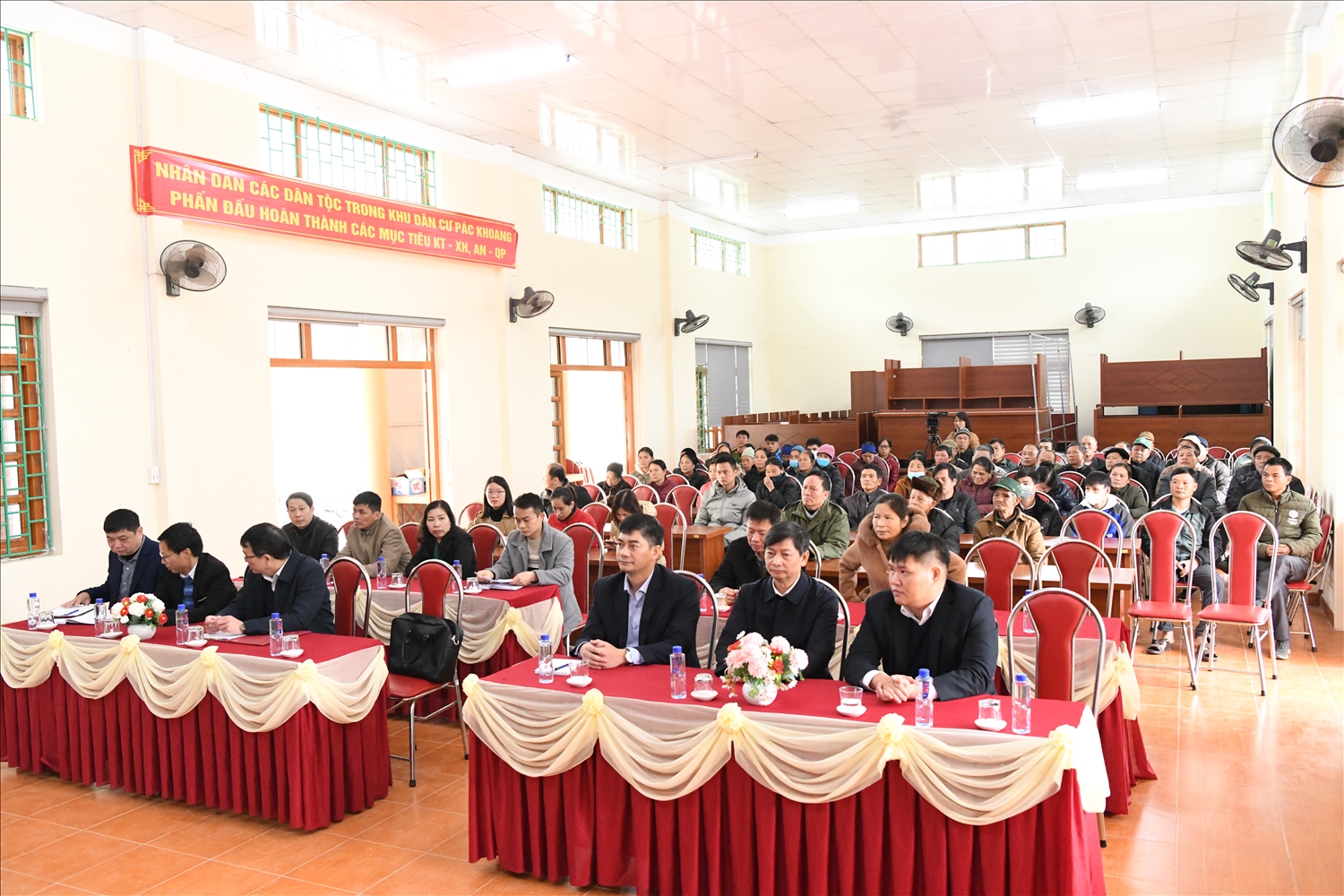 Các đại biểu tham dự chương trình tại xã Đức Xuân
