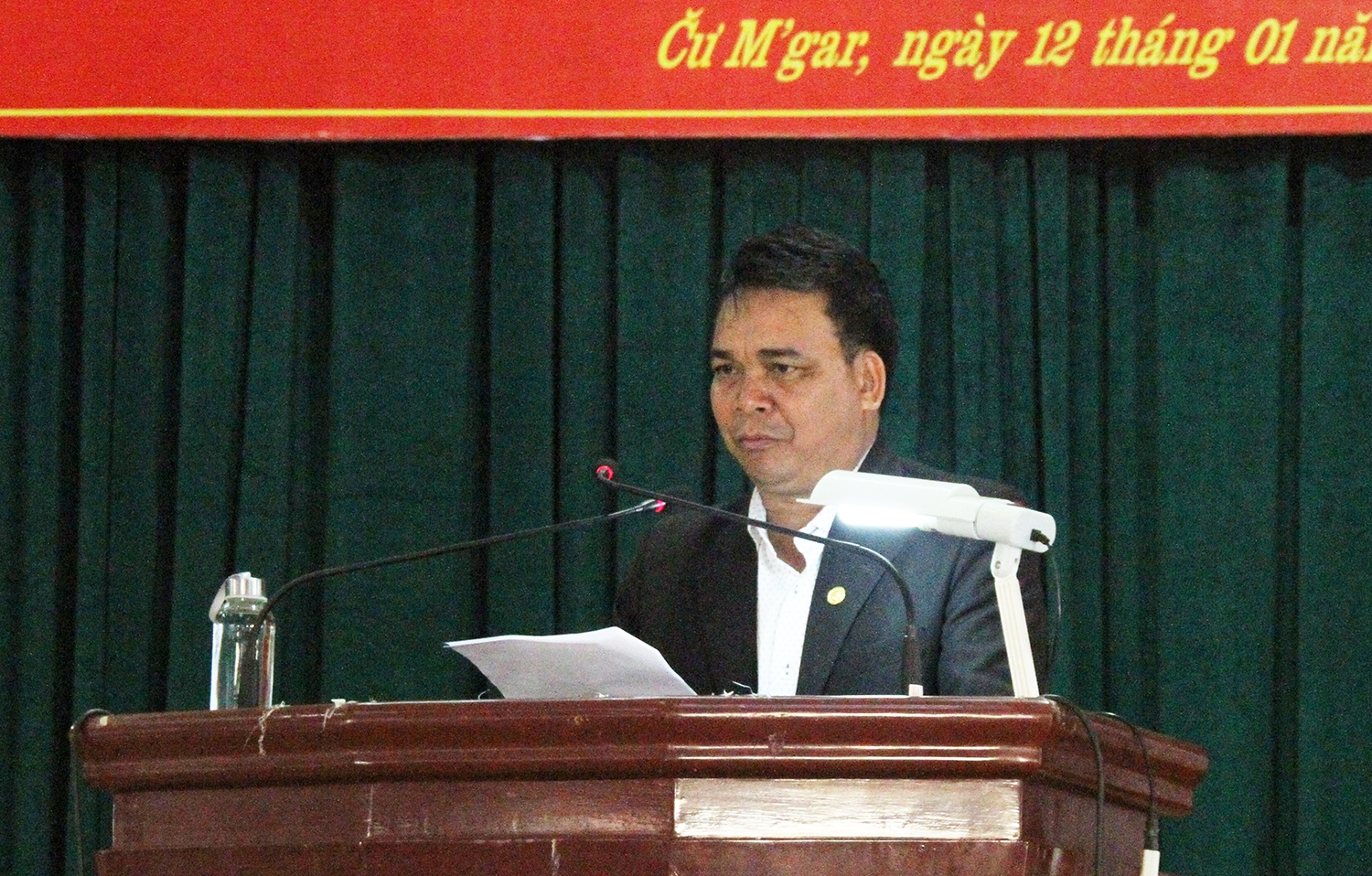 Ông Y Wem Hwing - Phó Chủ tịch UBND huyện Cư M’gar phát biểu tại Hội nghị