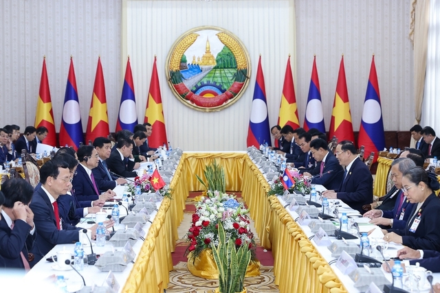 Sau lễ đón chính thức tại Phủ Thủ tướng tại Thủ đô Vientiane, Thủ tướng Phạm Minh Chính có cuộc hội đàm với Thủ tướng Lào Sonexay Siphandone - Ảnh: VGP/Nhật Bắc