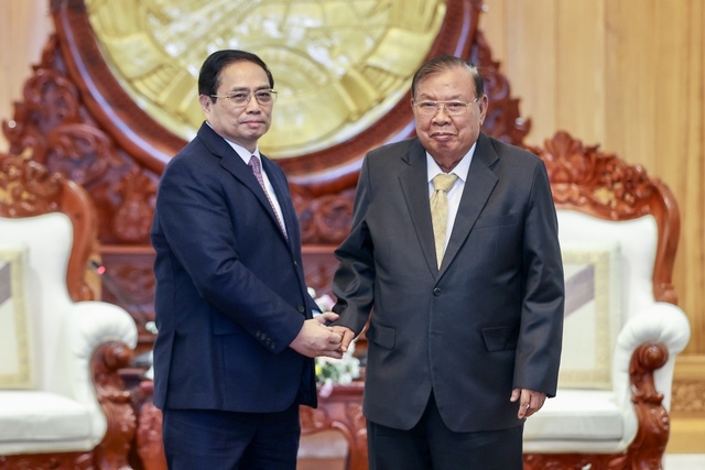 Thủ tướng Phạm Minh Chính và nguyên Tổng Bí thư, Chủ tịch nước Lào Bounnhang Vorachith - Ảnh: VGP/Nhật Bắc