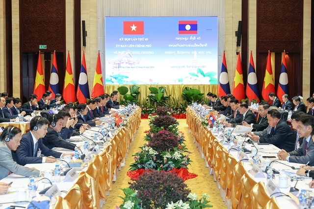 Thủ tướng Phạm Minh Chính và Thủ tướng Lào Sonexay Siphandone đồng chủ trì kỳ họp lần thứ 45 Ủy ban liên Chính phủ về hợp tác song phương Việt Nam-Lào - Ảnh: VGP/Nhật Bắc