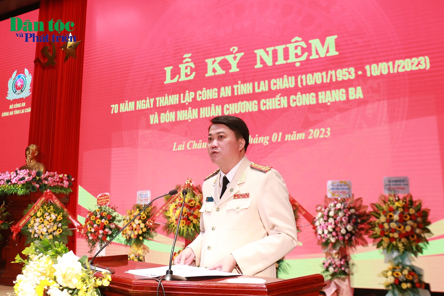 Đại tá, Tiến sĩ Nguyễn Viết Giang - Giám đốc Công an tỉnh Lai Châu trình bày diễn văn tại buổi lễ