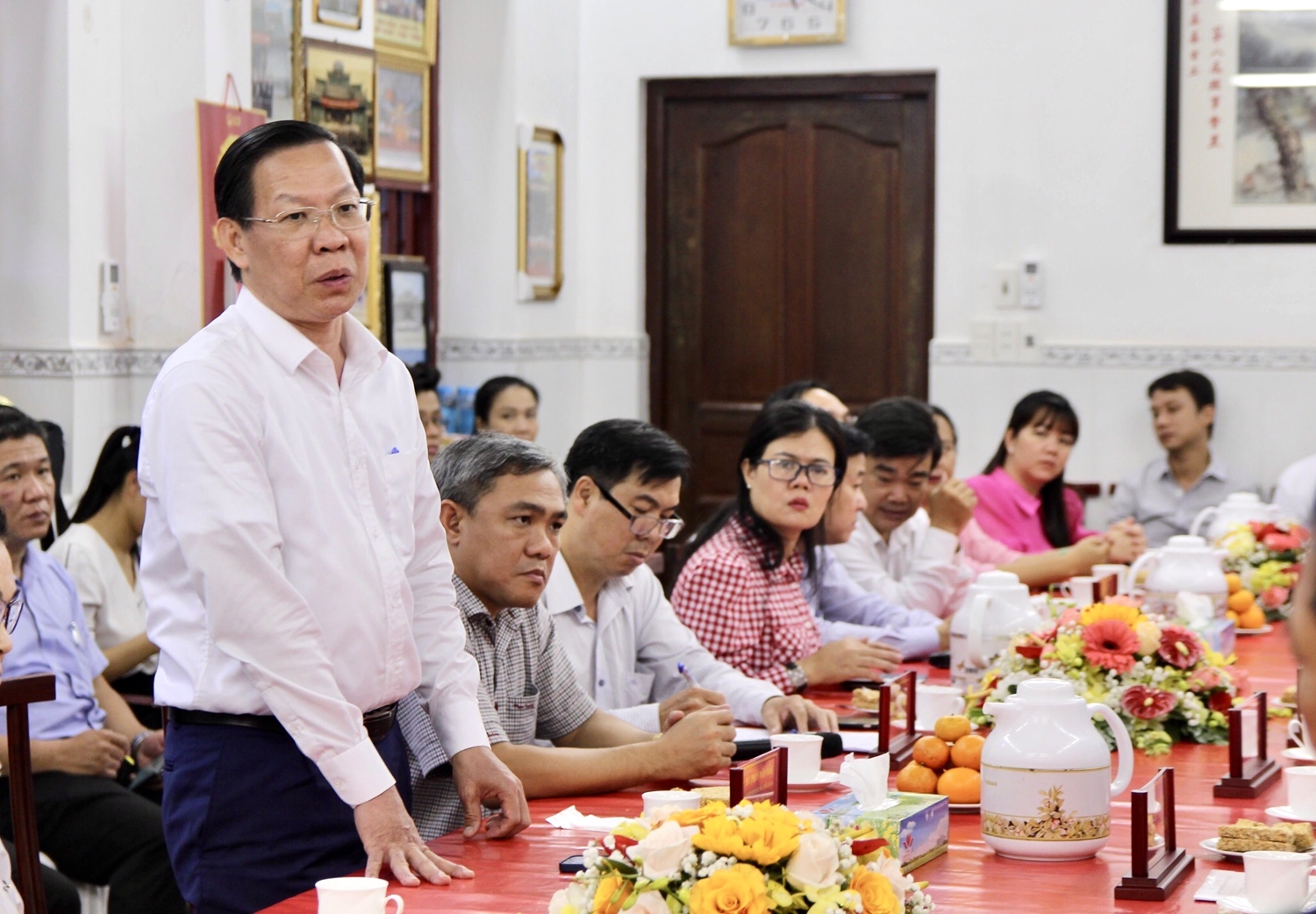Chủ tịch UBND TP. Hồ Chí Minh Phan Văn Mãi phát biểu, chia sẻ tại buổi thăm, gặp mặt 