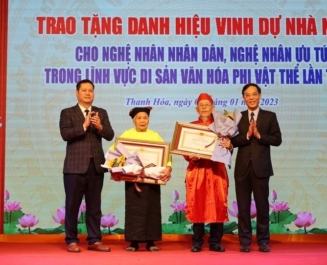 Lãnh đạo tỉnh Thanh Hóa trao tặng danh hiệu “Nghệ nhân Nhân dân”, “Nghệ nhân ưu tú” trong lĩnh vực di sản văn hóa phi vật thể lần thứ 3