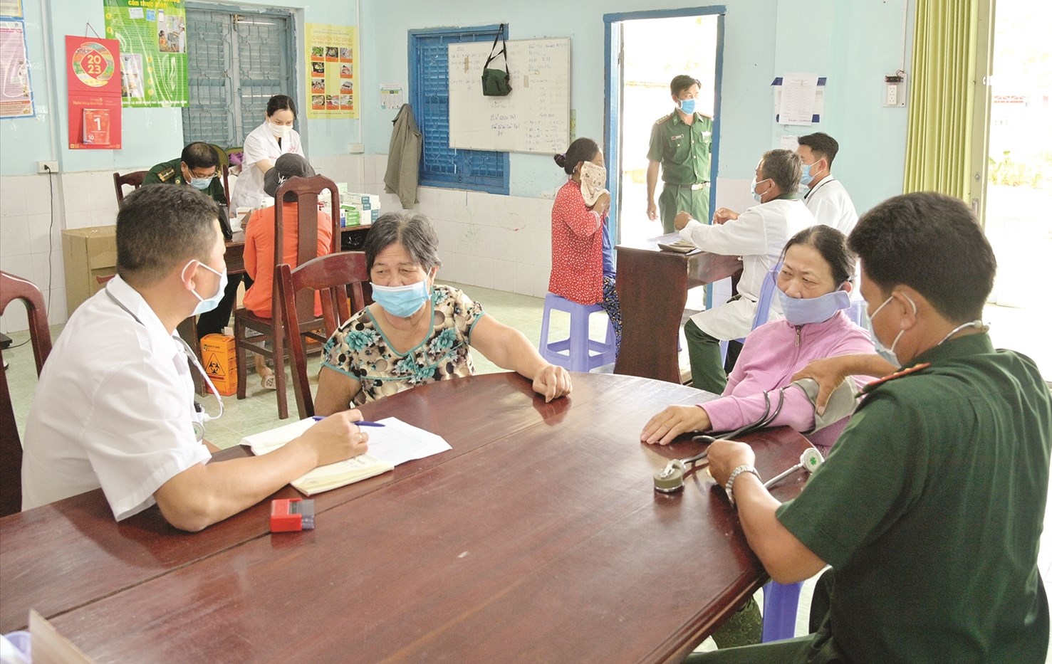 BĐBP Kiên Giang khám bệnh, cấp thuốc miễn phí cho đồng bào biên giới khu vực Cửa khẩu Quốc tế Hà Tiên