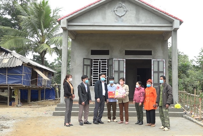 Nhiều hộ nghèo tại huyện Ngọc Lặc được quan tâm hỗ trợ xây dựng nhà đại đoàn kết giúp họ ổn định cuộc sống