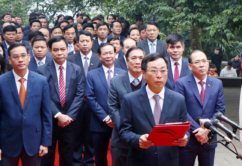 Chủ tịch UBND tỉnh Phú Thọ kính cáo về những thành tích đạt được trước anh linh các Vua Hùng