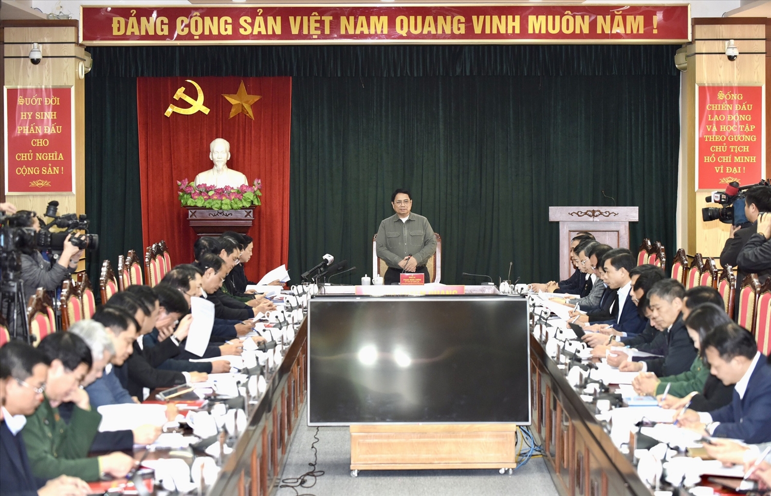 Thủ tướng Phạm Minh Chính nêu rõ, tuyến cao tốc Tuyên Quang-Phú Thọ kết nối với cao tốc Hà Nội-Lào Cai và trong tương lai kết nối lên Hà Giang, có ý nghĩa rất quan trọng - Ảnh: VGP/Nhật Bắc