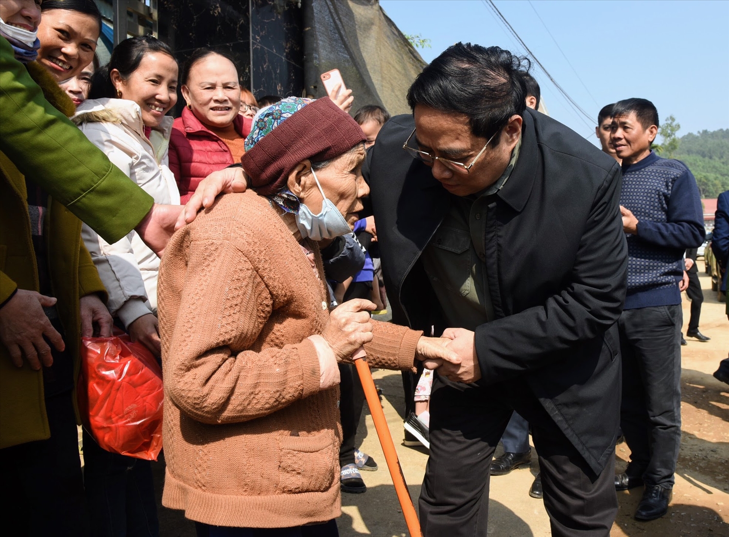 Thủ tướng thăm, chúc Tết người dân khu tái định cư xã Minh Tiến, Đoan Hùng, Phú Thọ - Ảnh: VGP/Nhật Bắc