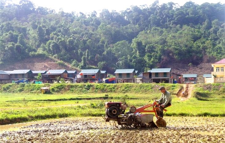 Tiếng máy cày rền vang giữa đại ngàn Trường Sơn - người dân bản Sắt đã đưa máy cày vào sản xuất phục vụ nông nghiệp