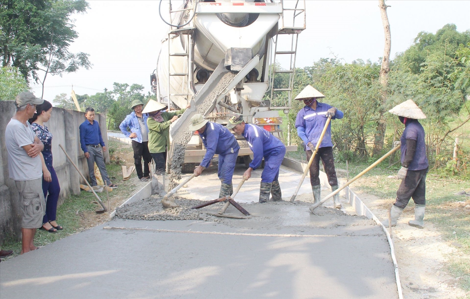 Huy động sức dân nâng cấp hệ thống giao thông nông thôn tại xã Thanh Long, huyện Thanh Chương