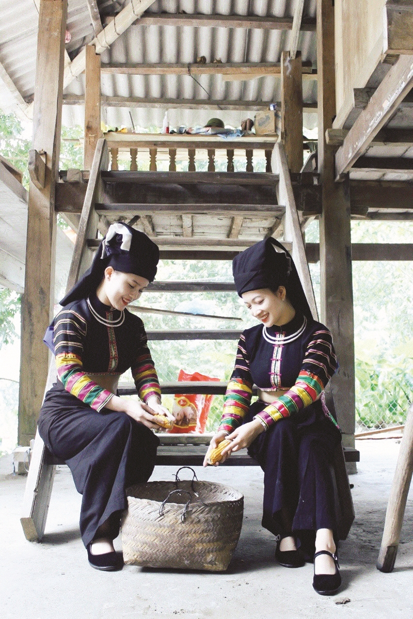 Trang phục dân tộc Lô Lô đen huyện Bảo Lâm