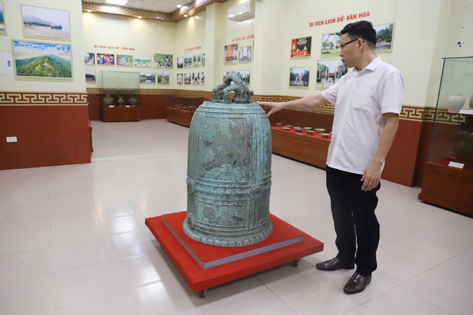 Chuông chùa Rối đang lưu giữ, trưng bày tại Bảo tàng tỉnh Hà Tĩnh. Ảnh: TT