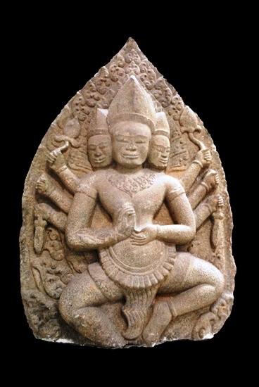 Bảo vật quốc gia: Phù điêu Thần Brahama (Niên đại: Thế kỷ XII - XIII, hiện lưu giữ tại Bảo tàng Tổng hợp Bình Định).