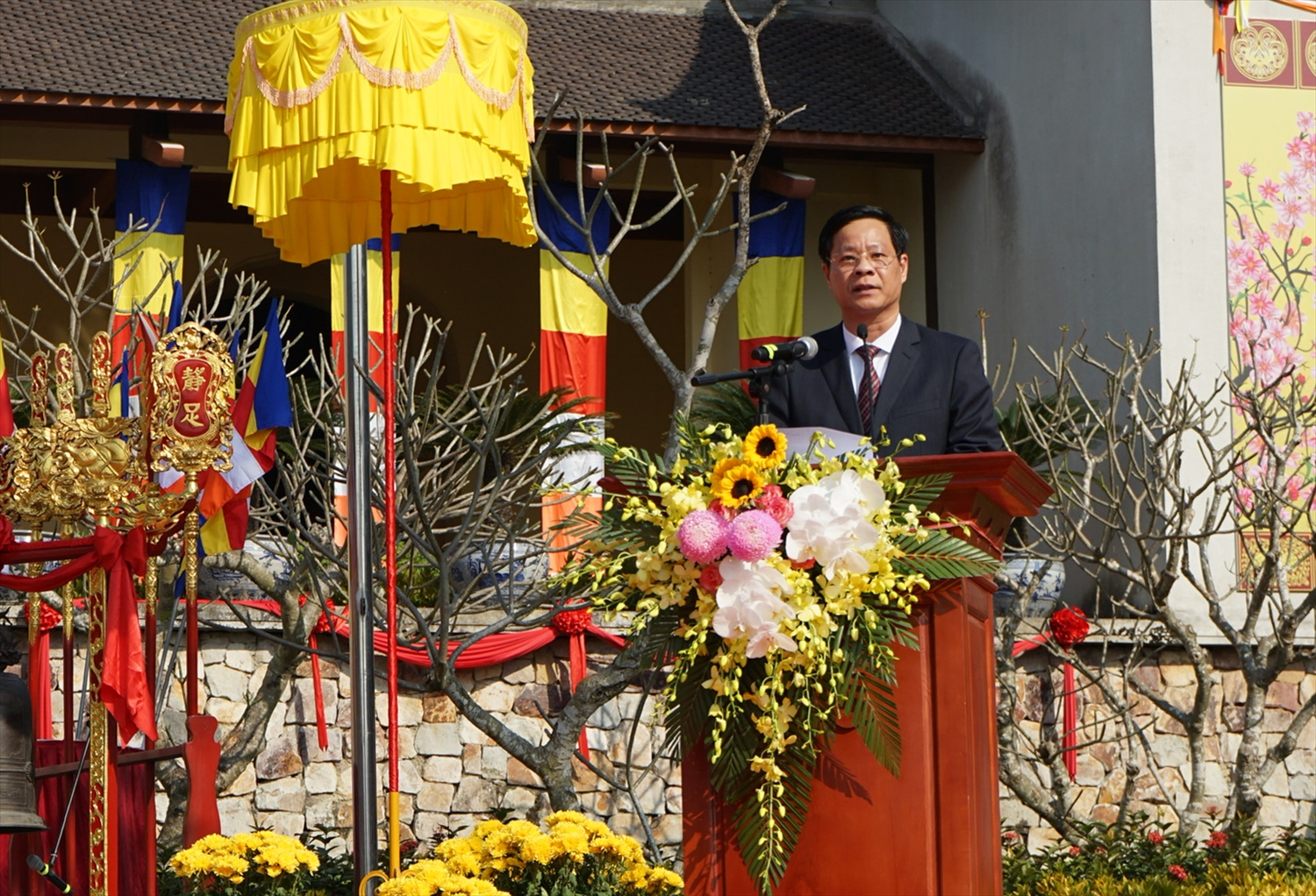 Ông Phạm Tuấn Đạt - Chủ tịch UBND Tp. Uông Bí phát biểu tại Lễ Khai hội Xuân Yên Tử 2023