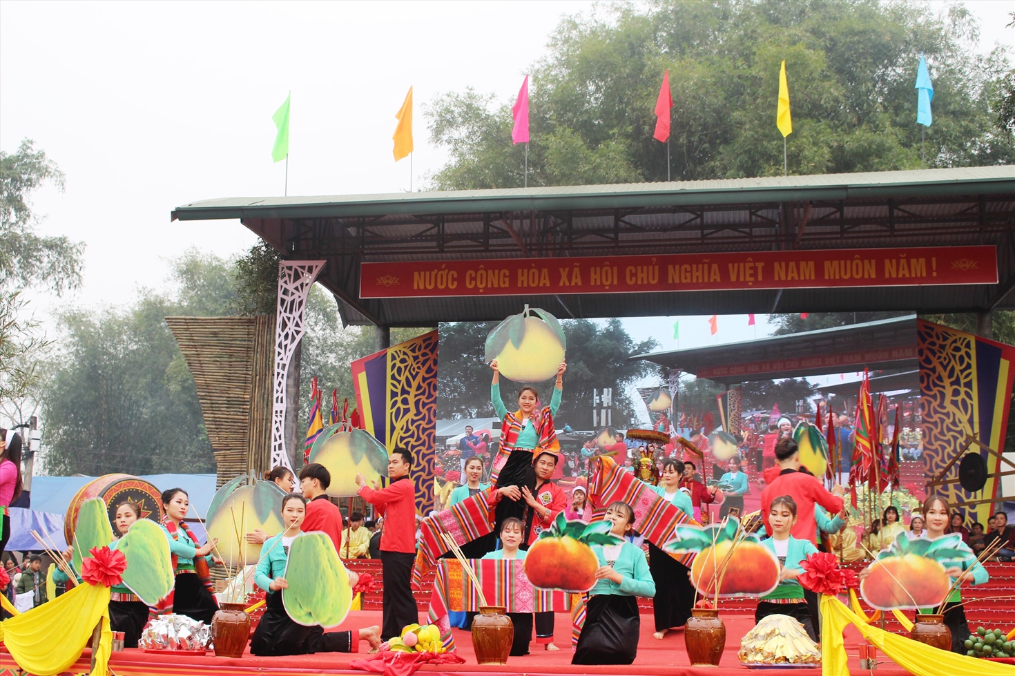 Đây là lễ hội truyền thống đã có từ rất lâu đời và là lễ hội dân gian truyền thống lớn nhất của người Mường tỉnh Hòa Bình