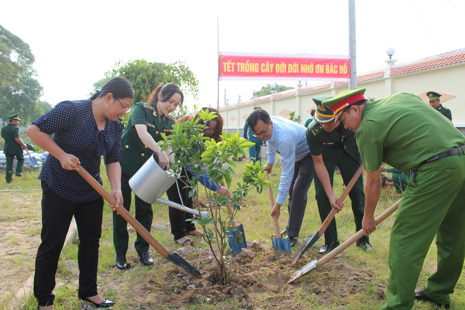 Đồng loạt các đơn vị trực thuộc BĐBP tỉnh Kiên Giang ra quân trồng cây